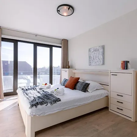 Spacious & Modern With Garage & Sea View